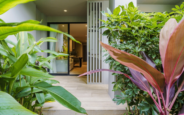 Diamond 2Br  Deluxe Poolside Condo Apartments
