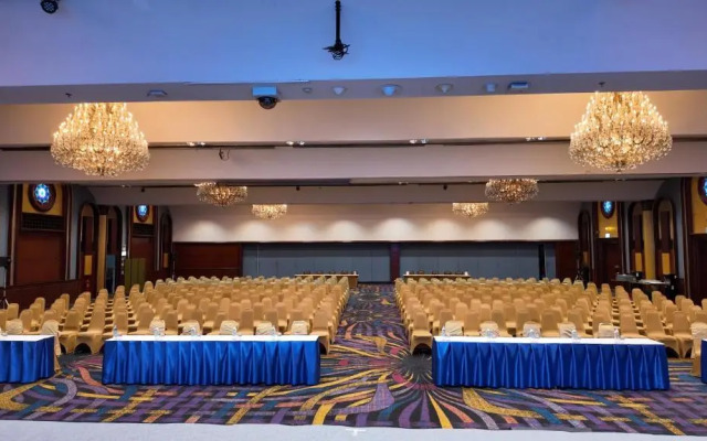 Отель Ambassador Bangkok Hotel