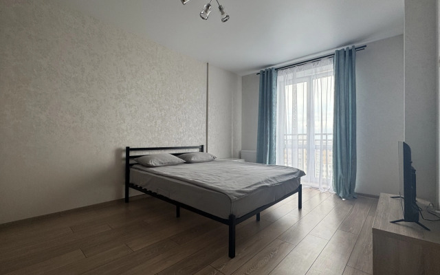 Kvartira U Metro Grushevka Apartments