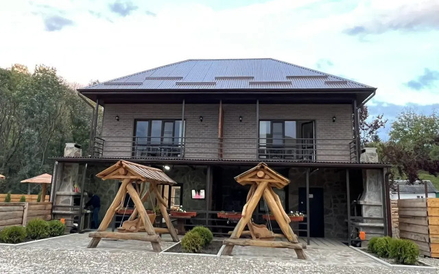 S baney, basseynom i mangalom Private house