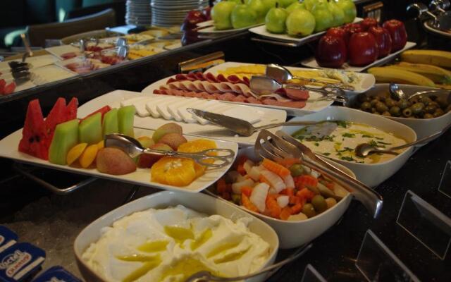 Lake Palace Hotel & Restaurant