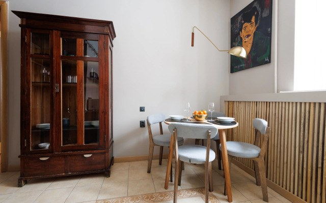 co vtorym etazhom u Strelki Vasil'evskogo Flat