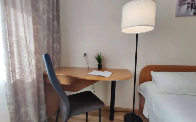 V Tsentre Svetlaya Uyutnaya Ryadom S Parkom Flat
