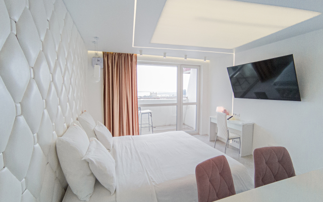 18 etazh,studiya 36kv.m,dzhakuzi,balkon,vid na Volgu,novyj dom,samyj centr,vokzal peshkom Apartaments