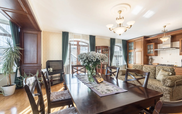 Bolshie Krasivye Naprotiv Kremlya Apartments