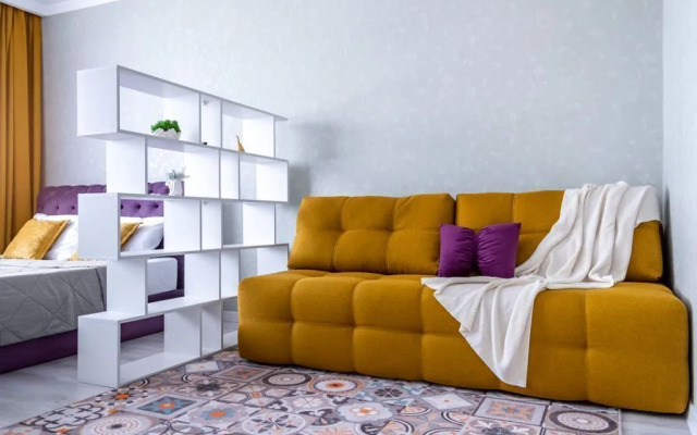 Na Pervomayskoy Ulitse 70 Flat
