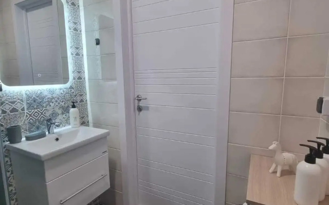 Квартира с Видом на Бacсeйн в ЖК Кипарис 388