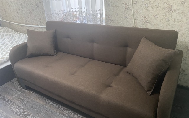 Uyutnaya V Tsentre Goroda Shakhty Flat
