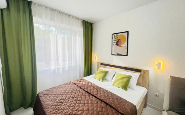 Studiya S Basseynom Apartments