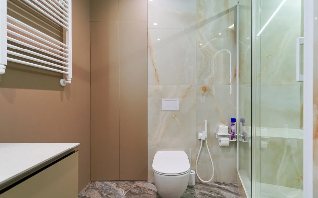 stil'naya dvuhkomnatnaya VIP na beregu reki Flat