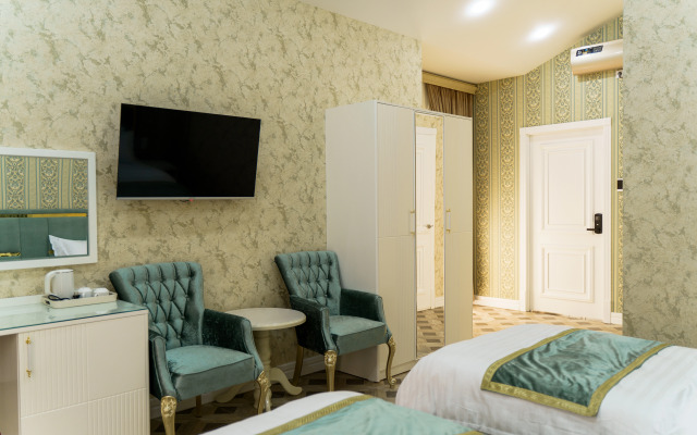 Ayniy Hotel