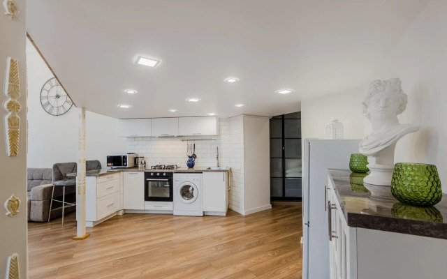 Апартаменты SpbStay Владимирский 13 двухуровневая студия с балконом