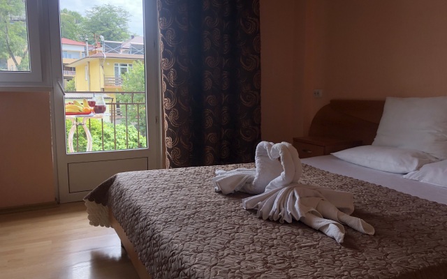 Uyutnyij Prichal Hotel