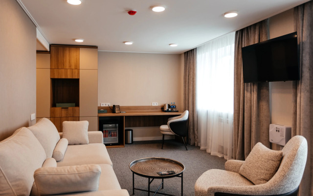 Отель Крона (бывший Версаль)