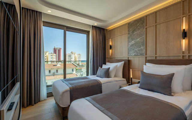 Awen Hotel Lara