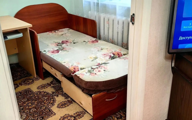 U Ostanovki Gostsirk Flat