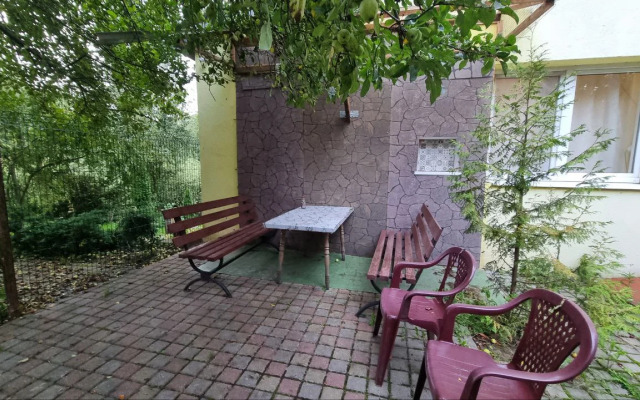 S Uchastkom V Tsentre Goroda Flat
