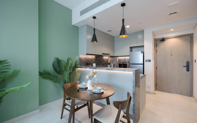 Апартаменты KeyRock Golf Gate | Stylish Retreat + Pool & Gym