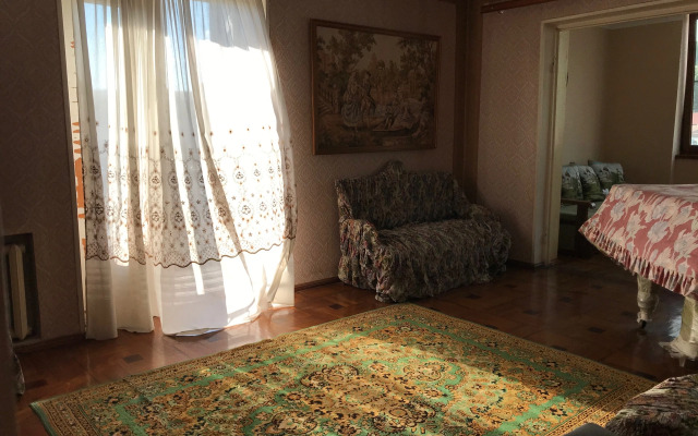 Apartments 4-Kh Komnatnye V Tsentre Sukhuma