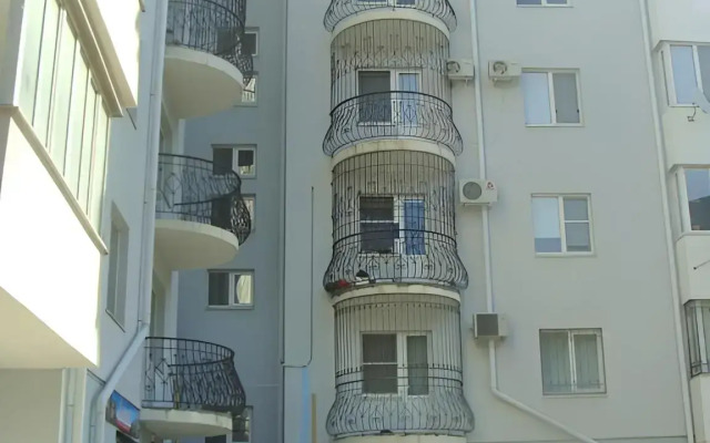 Trekhkomnatnaya v Tsentre Romashki Kvartira