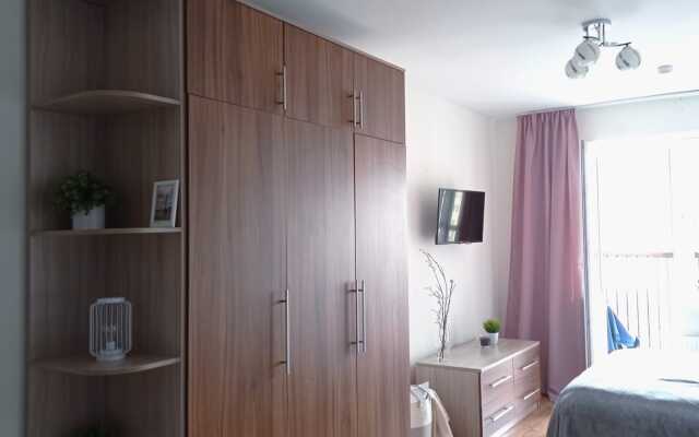 Na Nevskikh Beregakh Flat
