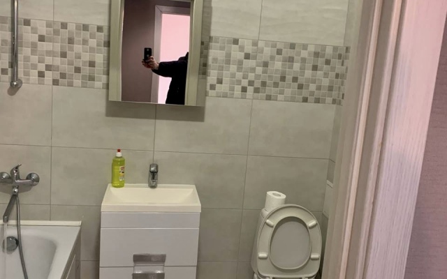 Апартаменты Новая и светлая в центре возле красивого озера