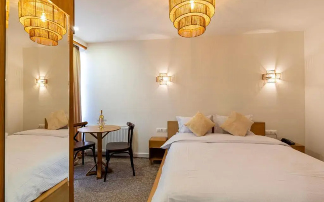 Отель Palm Tbilisi Boutique Hotel