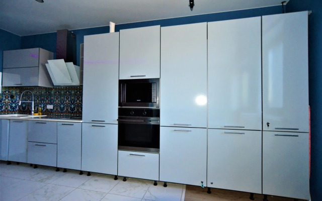 Apartamenty S Vidom Na Gorod Bestflat24 White Bashnya Kit