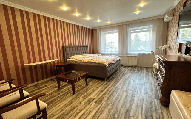 Квартира Серова 45 Трехкомнатная До 12 Человек