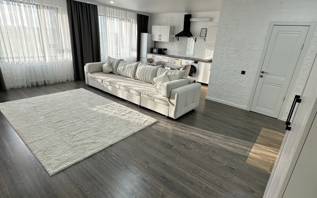 78 Na Akademicheskoy Apartments