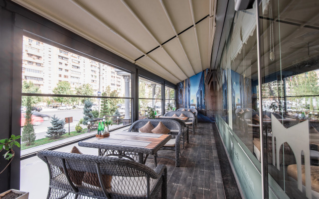 Huayue Mansion Hotel