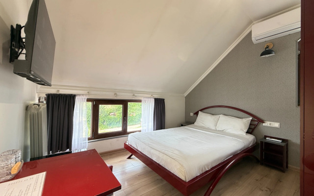 Aphra at Tbilisi Sea Hotel