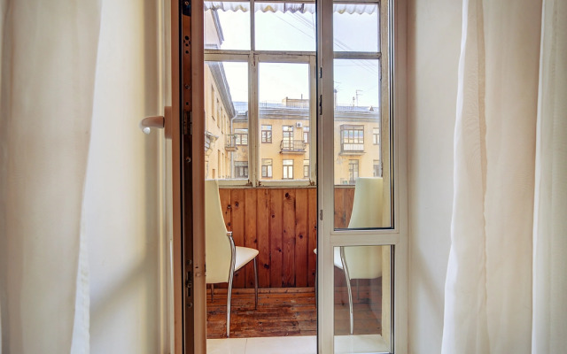 Квартира Двухкомнатная с евроремонтом, стильной ванной и балконом