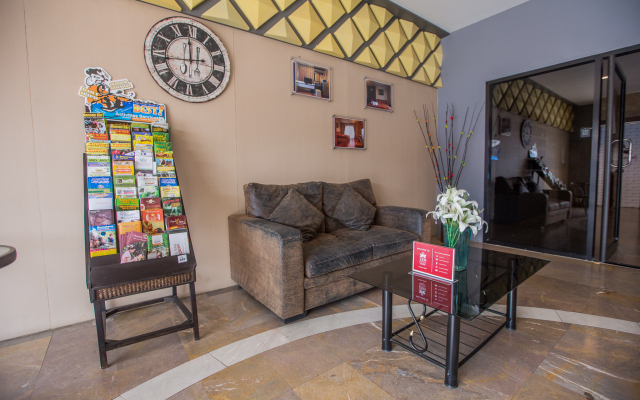 ZEN Rooms Soi Chom Chan Apartments
