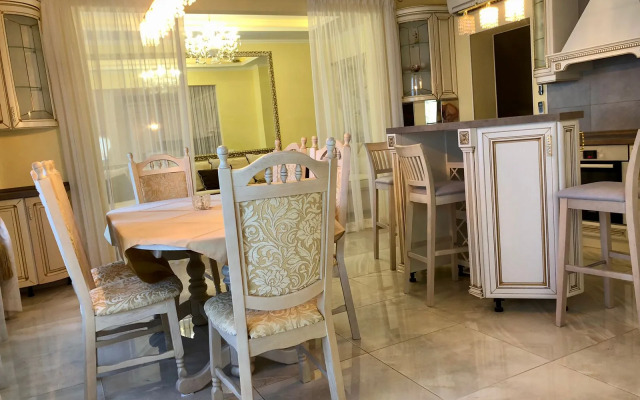 Апартаменты в центре с видом на Севастопольскую бухту