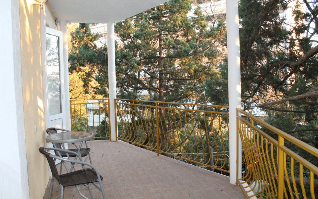 Na Shosse Alupkinskom 62V Guest House