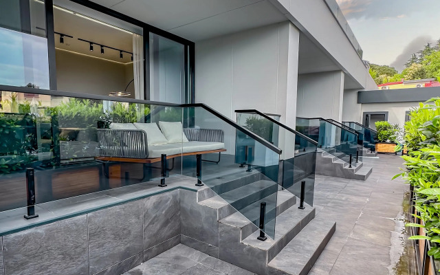 Dvukhurovnevye s basseynom Apartments