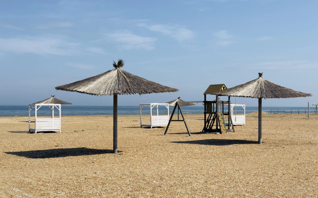 Гостевой дом Дом с бассейном на берегу