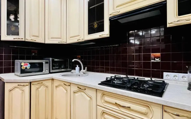 Uyutnaya 3-Kh Komnatnaya U Metro Akademicheskaya Flat
