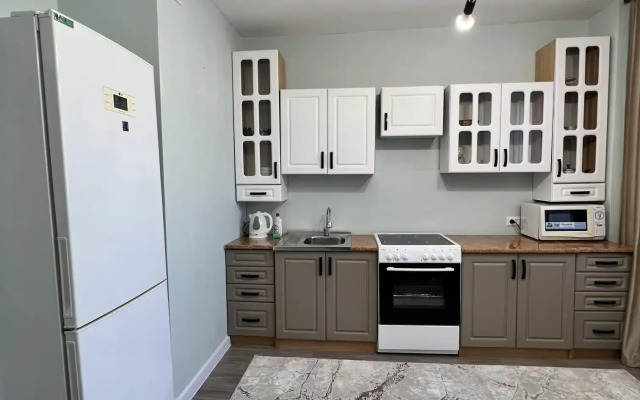 Prevoskhodnaya Trekhkomnatnaya Kvartira na Yugo-Vostoke Flat