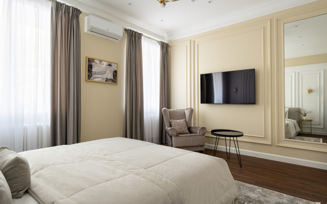 Апартаменты LetYourFlat King