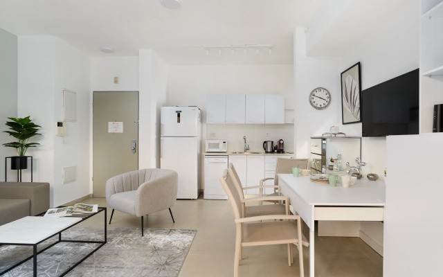 Апартаменты Quiet Hideaway & Terrace near Beach by FeelHome