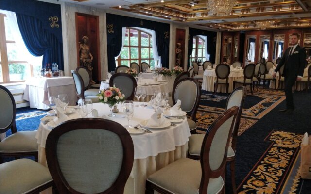 Отель Tsar Palace Luxury Hotel & SPA