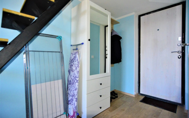 Dvuhurovnevyie s Vidom na Gorod na Vladyikino Apartments