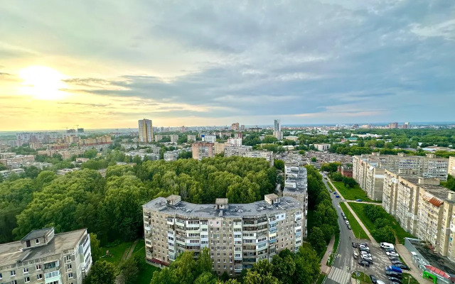 S Dzhakuzi Na Vysokom Etazhe Na Berezovoy Flat