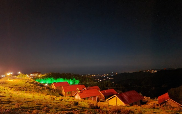 Flora Handüzü Resort & Wellness Bungalow Hotel