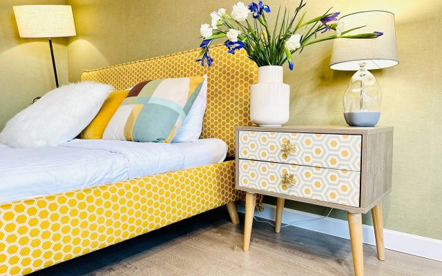 Happy Bee Apartments