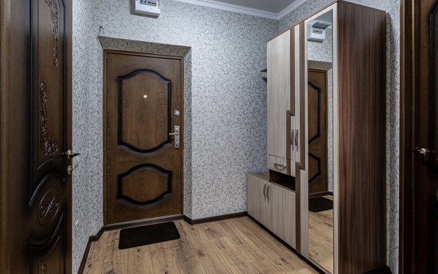 U parka Galitskogo Apart-Otelika na Geroya Sarabeyeva Flat