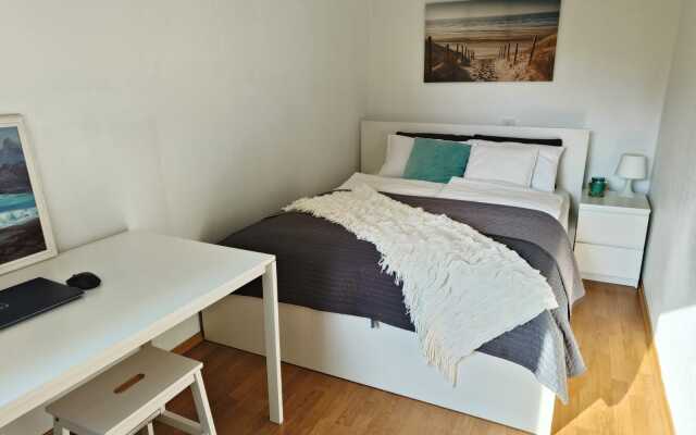 Апартаменты двухкомнатные на Пролетарской у Нижнего озера