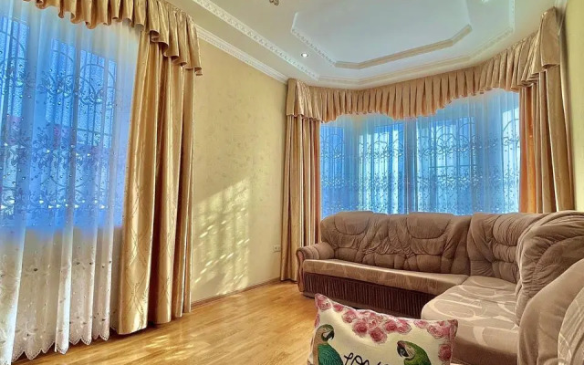 Частный дом Дом двухэтажный "ЛОЗА ВИНОГРАДА"